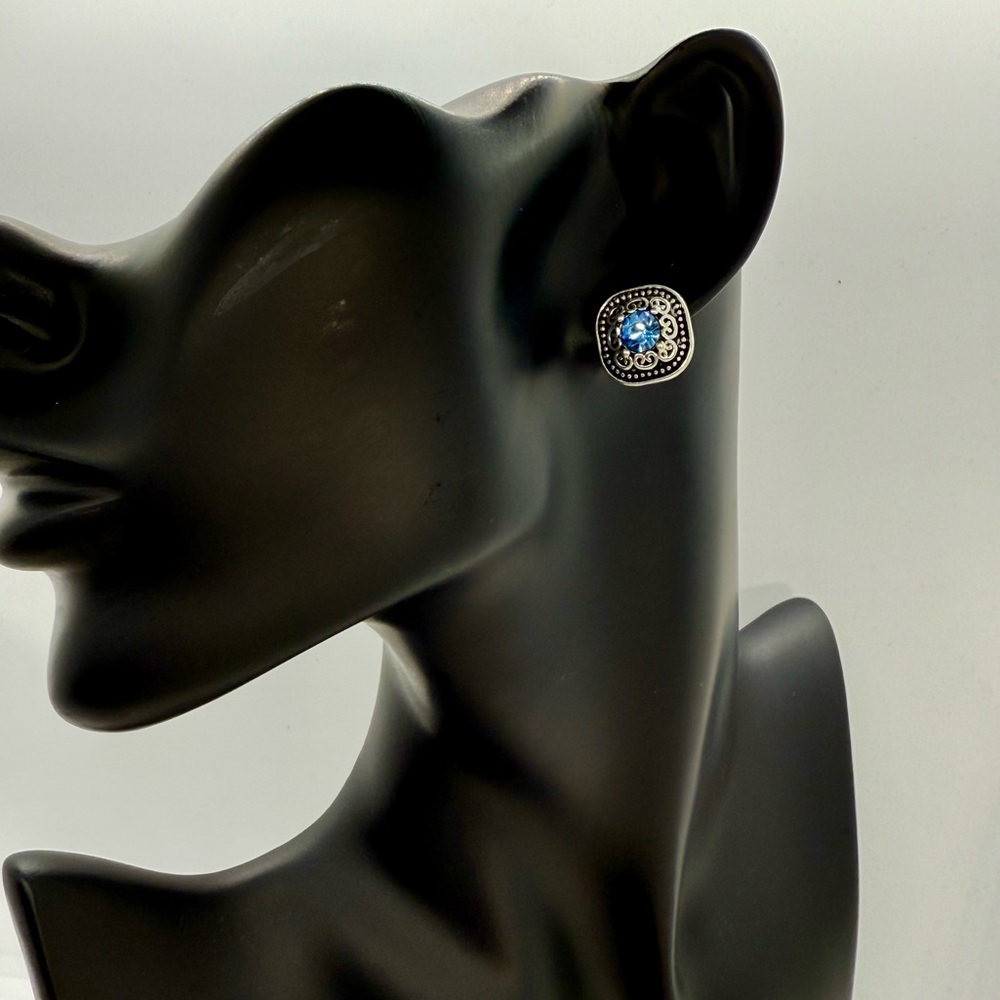 Chic Silver and Blue Square Stud Earrings - Picture 1 of 4